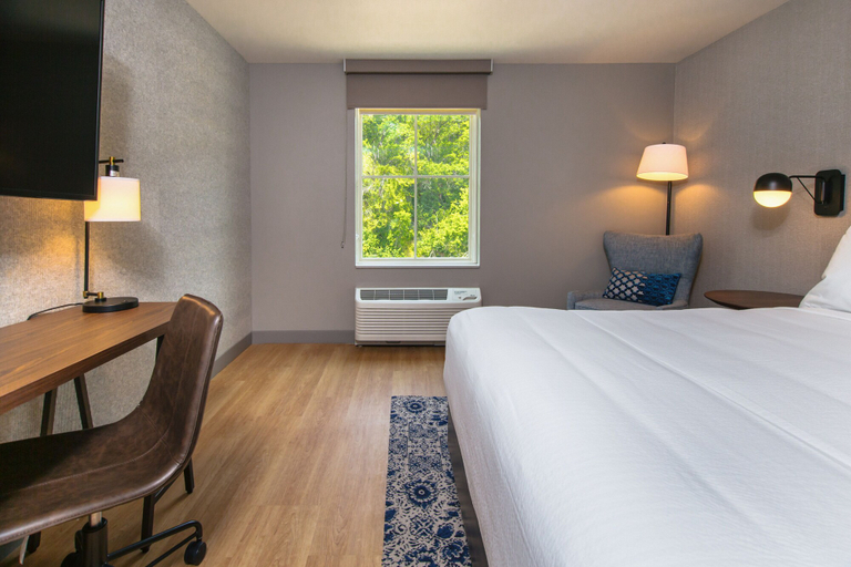 Bedroom 3, Four Points by Sheraton Deadwood, Lawrence