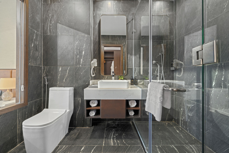 Bathroom 5, Golden Lotus Grand Hotel, Da Nang