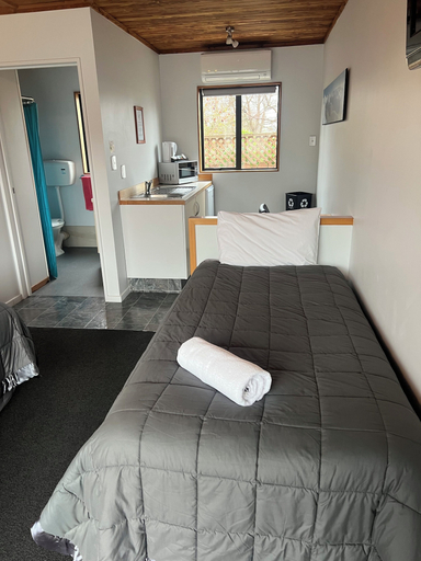 Bedroom 2, Pinewood Motels, Mackenzie