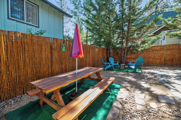 Others 5, A Beary Happy Cabin, San Bernardino