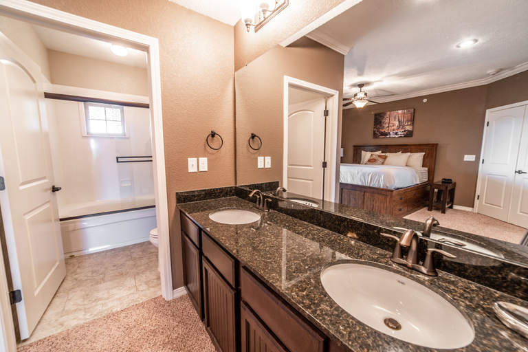 Bathroom 5, Majestic at Table Rock, Taney