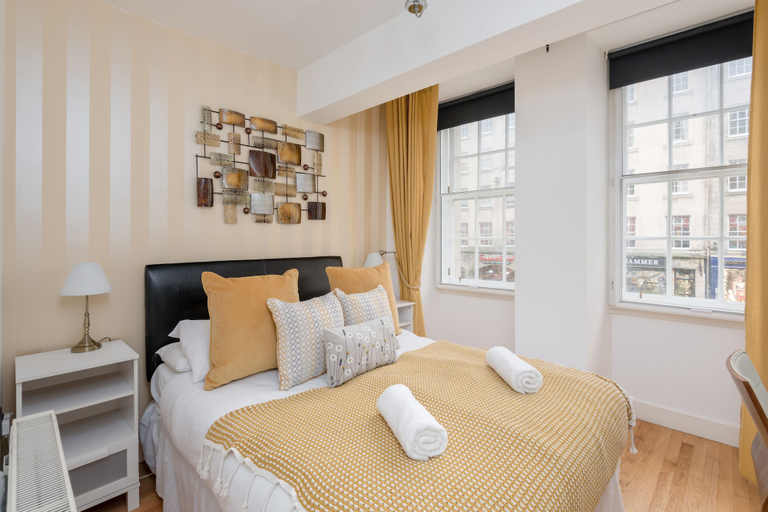 Bedroom 3, Silver Lining - Luxury Jackson Apartment, Edinburgh