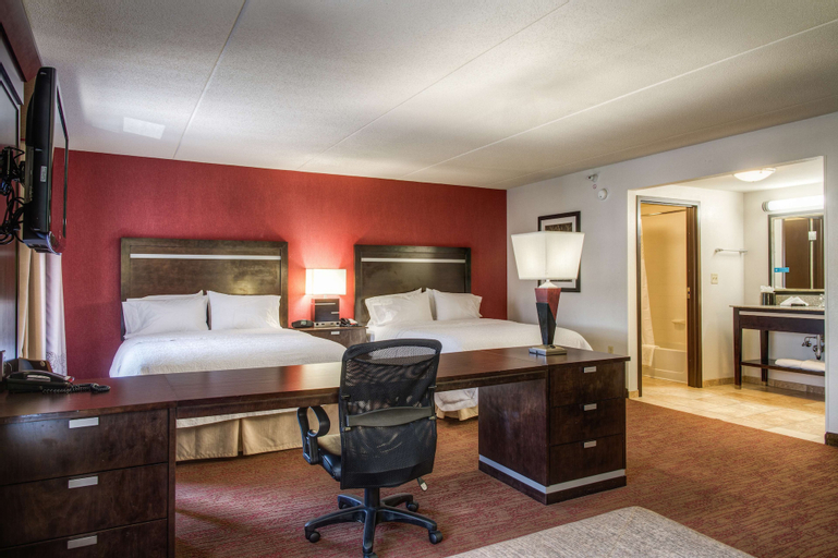 Bedroom 3, Hampton Inn & Suites Detroit / Airport - Romulus, Wayne