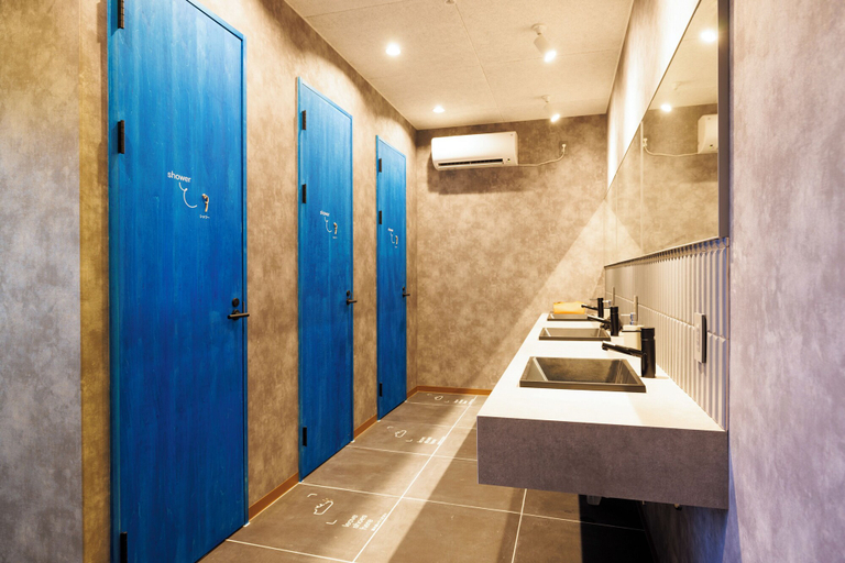 Bathroom 3, the circle apartment, Shima
