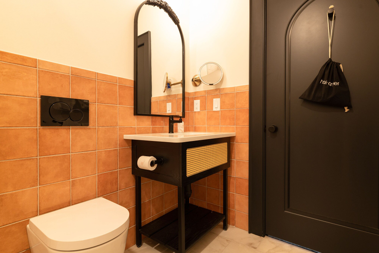 Bathroom 5, Hotel Thaxter, Rockingham