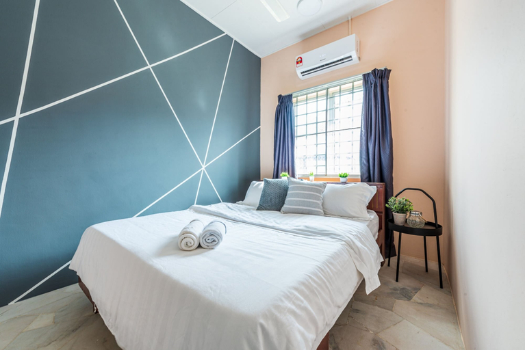 Bedroom 3, Corner 3BR Landed House at Sepang, Sepang