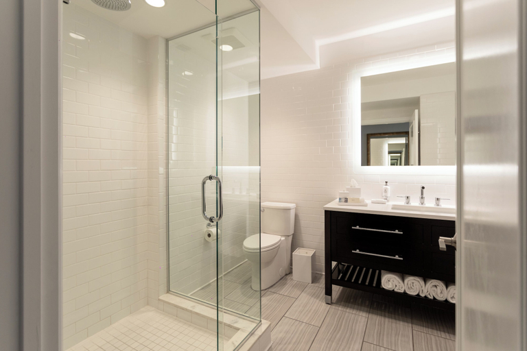 Bathroom 5, Isla Bella Beach Resort & Spa, Monroe