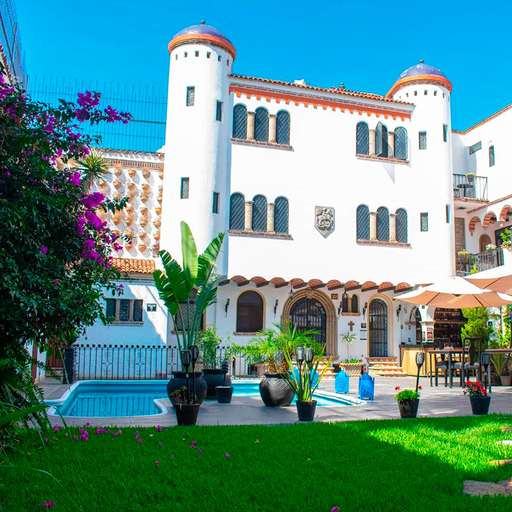 Exterior & Views