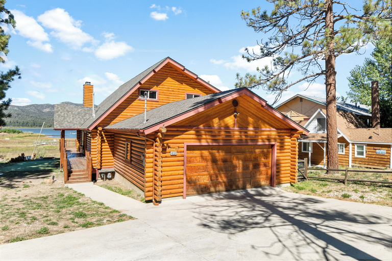 Exterior & Views 1, 3 Cubs Lakefront Cabin, San Bernardino