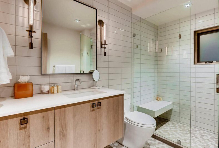 Bathroom 4, Red Lion Penthouse, Eagle