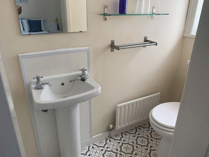 Bathroom 4, Marlow Lodge Hotel, Blackpool