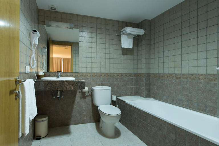 Bathroom 4, Hotel Alta Garrotxa, Girona