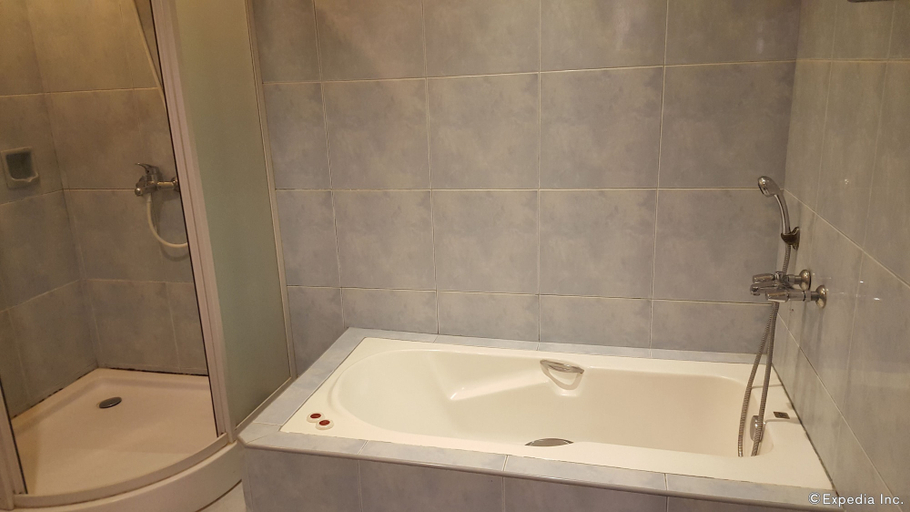 Bathroom 5, Dumaguete Royal Suite Inn, Dumaguete City