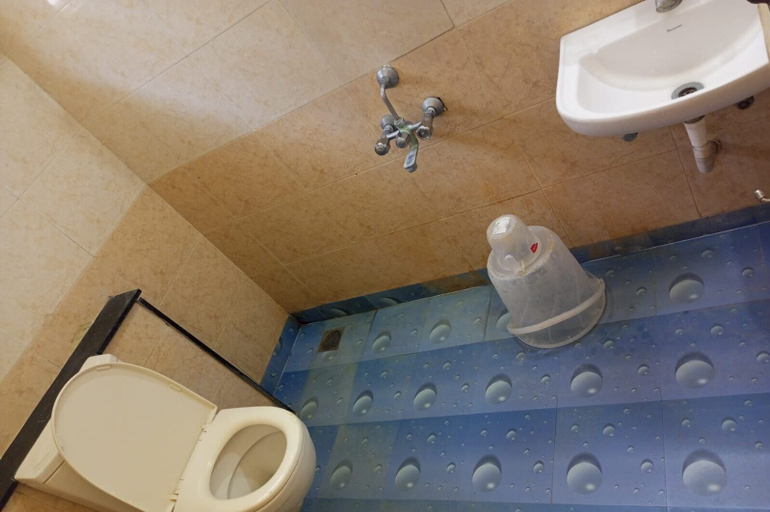 Bathroom 4, GT Residency Pondybazaar, Chennai