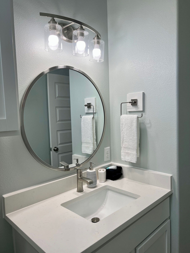 Bathroom 4, Captains Corner, Nueces