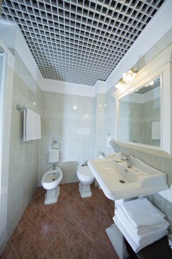 Bathroom 5, Mancini Park Hotel, Roma