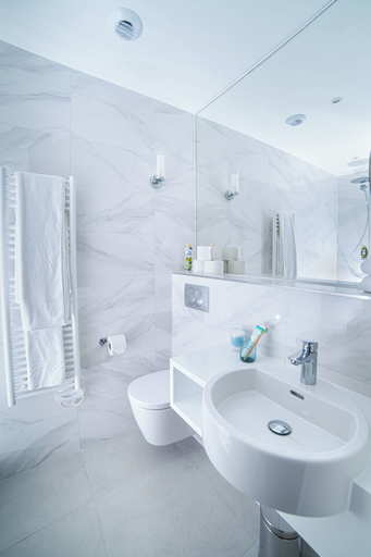 Bathroom 5, FINESTATE Coliving Champs-Elysées, Paris