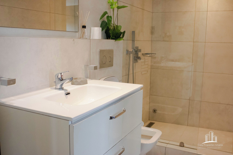 Bathroom 5, The Signature Haven, Accra
