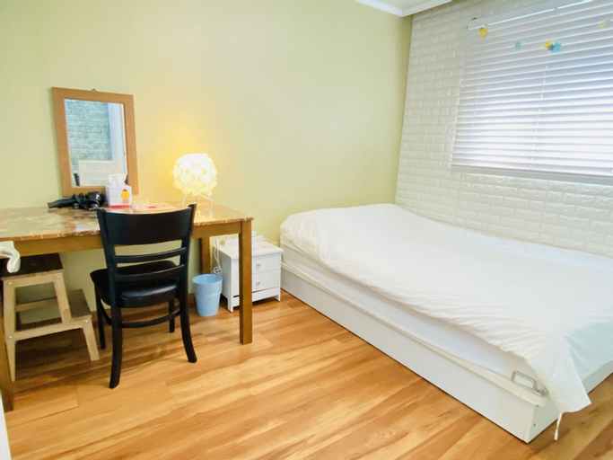 Bedroom 3, Aroha Guest House, Yongsan