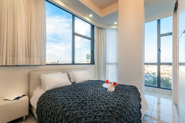 Bedroom, Magical View - Central City