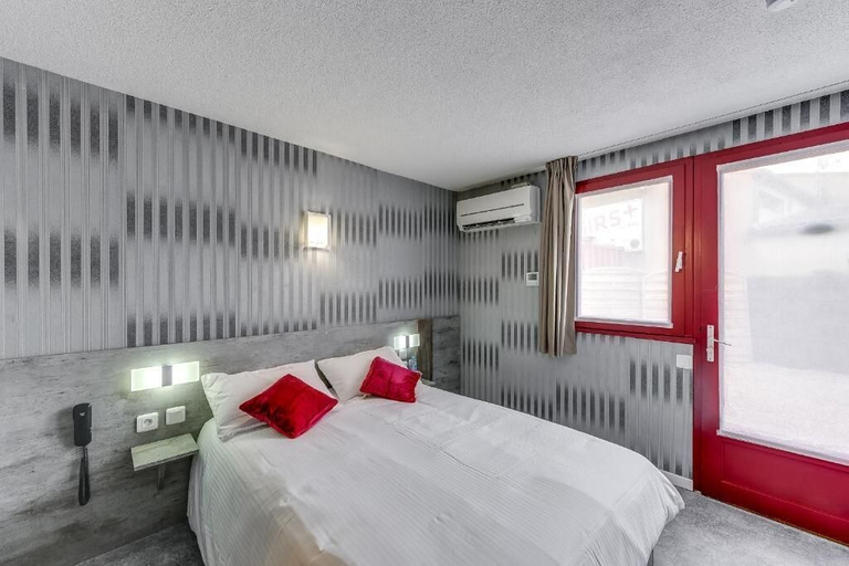 Bedroom 3, ConfortT Hotel Thouars, Deux-Sèvres