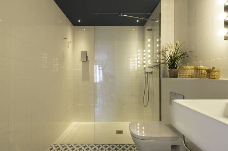 Bathroom 4, Port Plaza Apartments, Tarragona