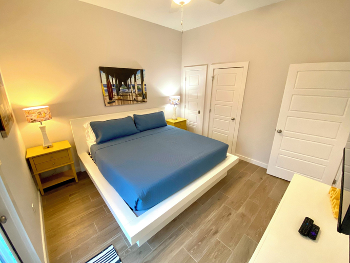 Bedroom 3, Cast A Waves- 15101, Nueces