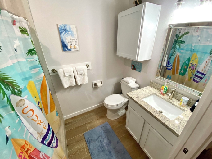 Bathroom 4, Cast A Waves- 15101, Nueces