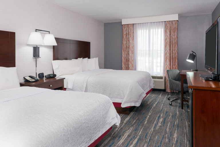 Bedroom 3, Hampton Inn & Suites Orlando Airport @ Gateway Village, Orange