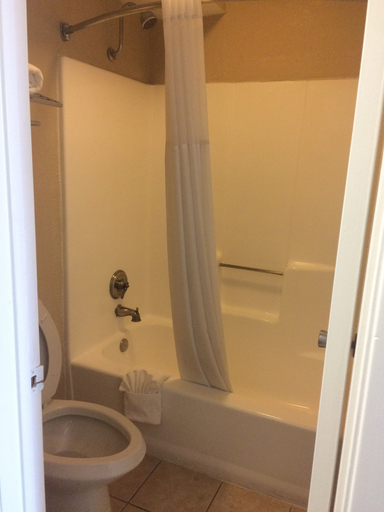 Bathroom 5, Baymont by Wyndham Terrell, Kaufman