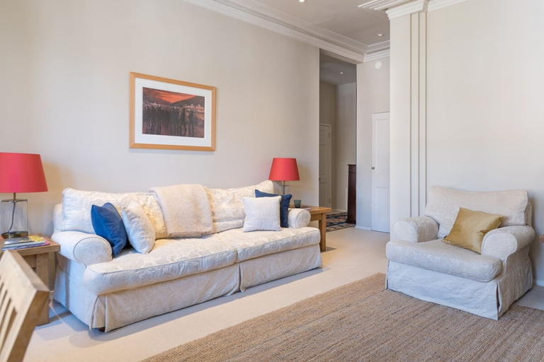 Others 5, Homely 2 Bedroom Victorian Apartment in Hampstead, London
