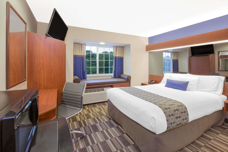 Bedroom 3, Microtel Inn & Suites by Wyndham Manistee, Manistee