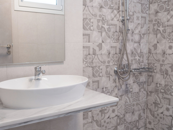 Bathroom 4, Dodonis BLD, Crete