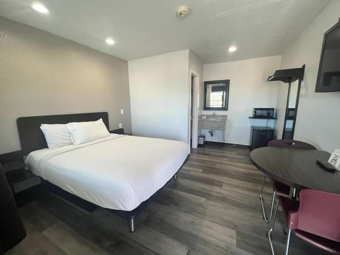 Bedroom 2, High Desert Inn, San Bernardino