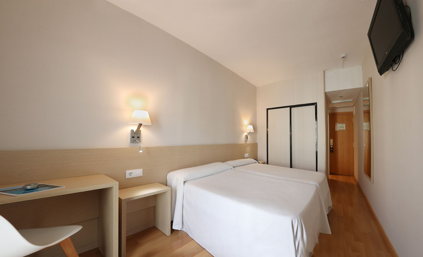 Bedroom 3, Guitart Central Park Aqua Resort, Girona