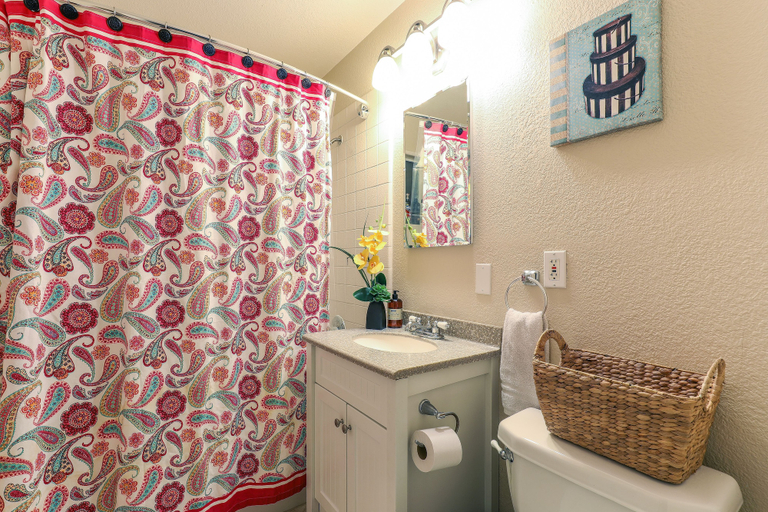 Bathroom, Peaches & Cream, Santa Clara