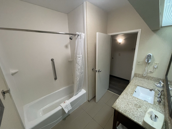 Bathroom 3, Comfort Inn Pinehurst - Southern Pines, Moore