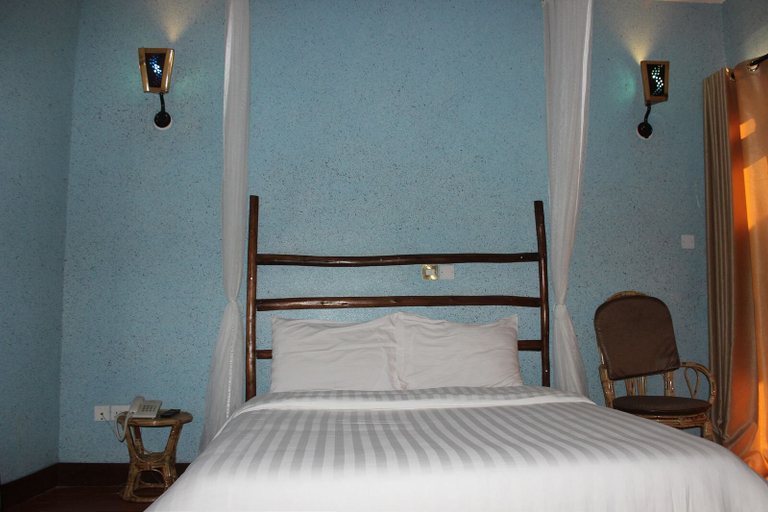 Bedroom 2, Sky Beach Hotel, Busiiro