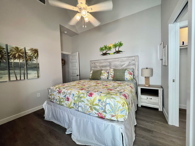 Bedroom 3, Tropic Like It's Hot, Nueces