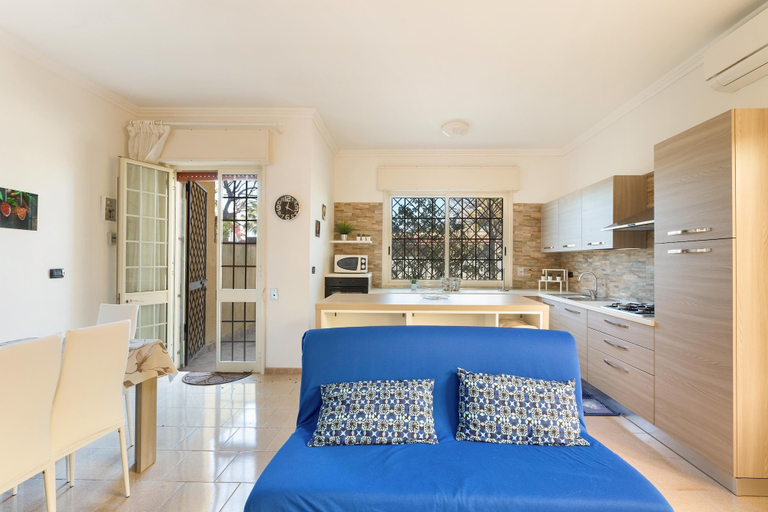 Others 5, Villa Alessandra, Lecce