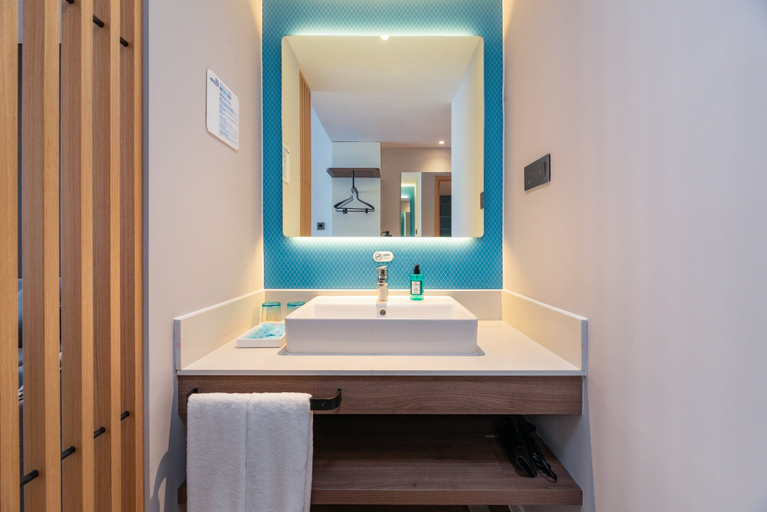 Bathroom 4, Holiday Inn Express DONGYANG HENGDIAN by IHG, Jinhua