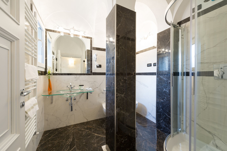 Bathroom 4, Hotel California, Florence