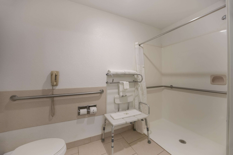 Bathroom 4, Quality Inn & Suites Clayton, NM, Union