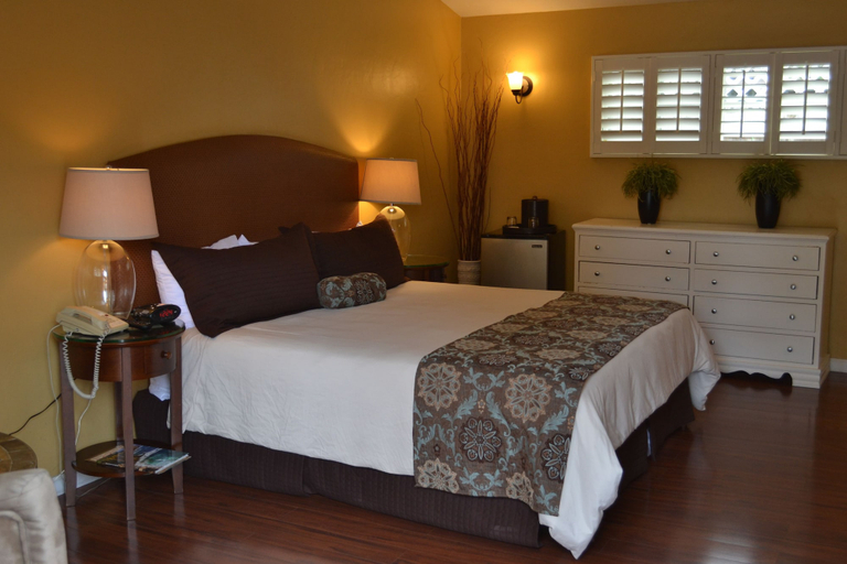 Bedroom 3, Sunset Inn, Monterey