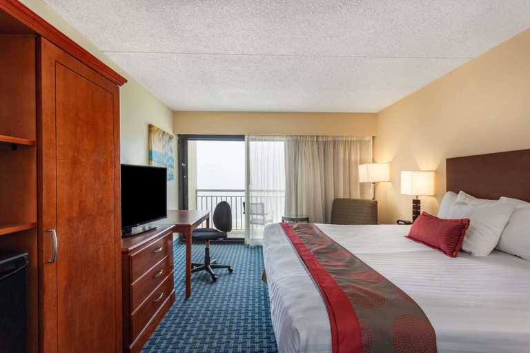 Bedroom 3, Ramada Plaza by Wyndham Virginia Beach Oceanfront, Virginia Beach