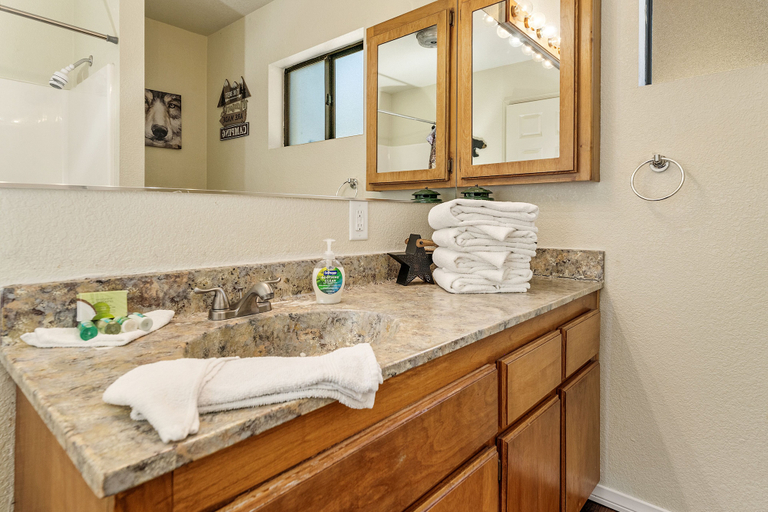 Bathroom 3, Bear Creek Inn, San Bernardino