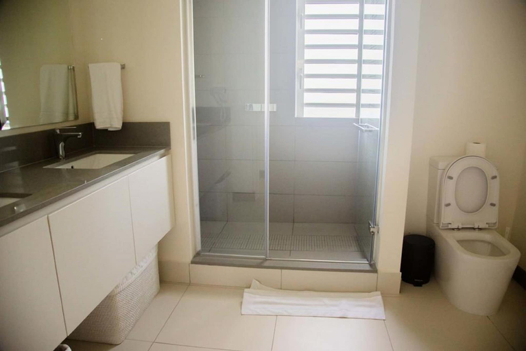 Bathroom 4, Summer Breeze by Dream Escapes