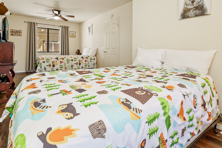 Bedroom 2, Bear Creek Inn, San Bernardino
