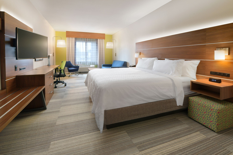 Bedroom 3, Holiday Inn Express & Suites CAMDEN by IHG, Ouachita
