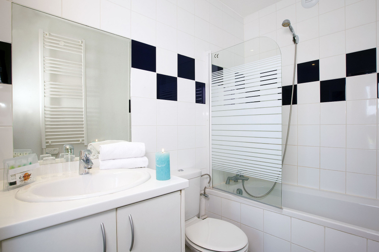 Bathroom 5, Cerise Strasbourg, Bas-Rhin